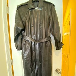 Saks 5th Avenue Maxima leather trench coat black size 6